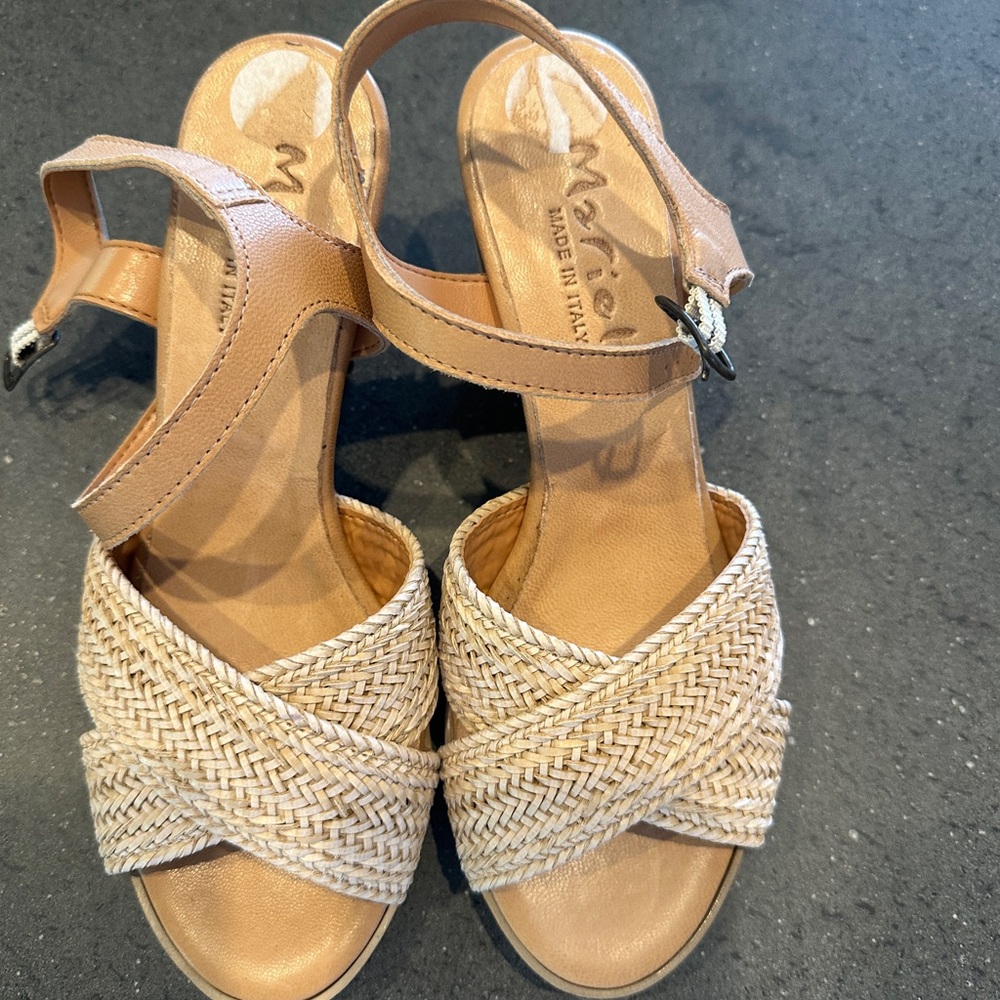 Women's Tan and Cream Woven Sandals